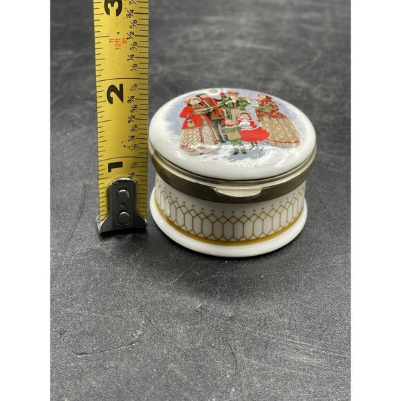 Eximious Trinket Box England Christmas Carolers Porcelain Round - Picture 7 of 7